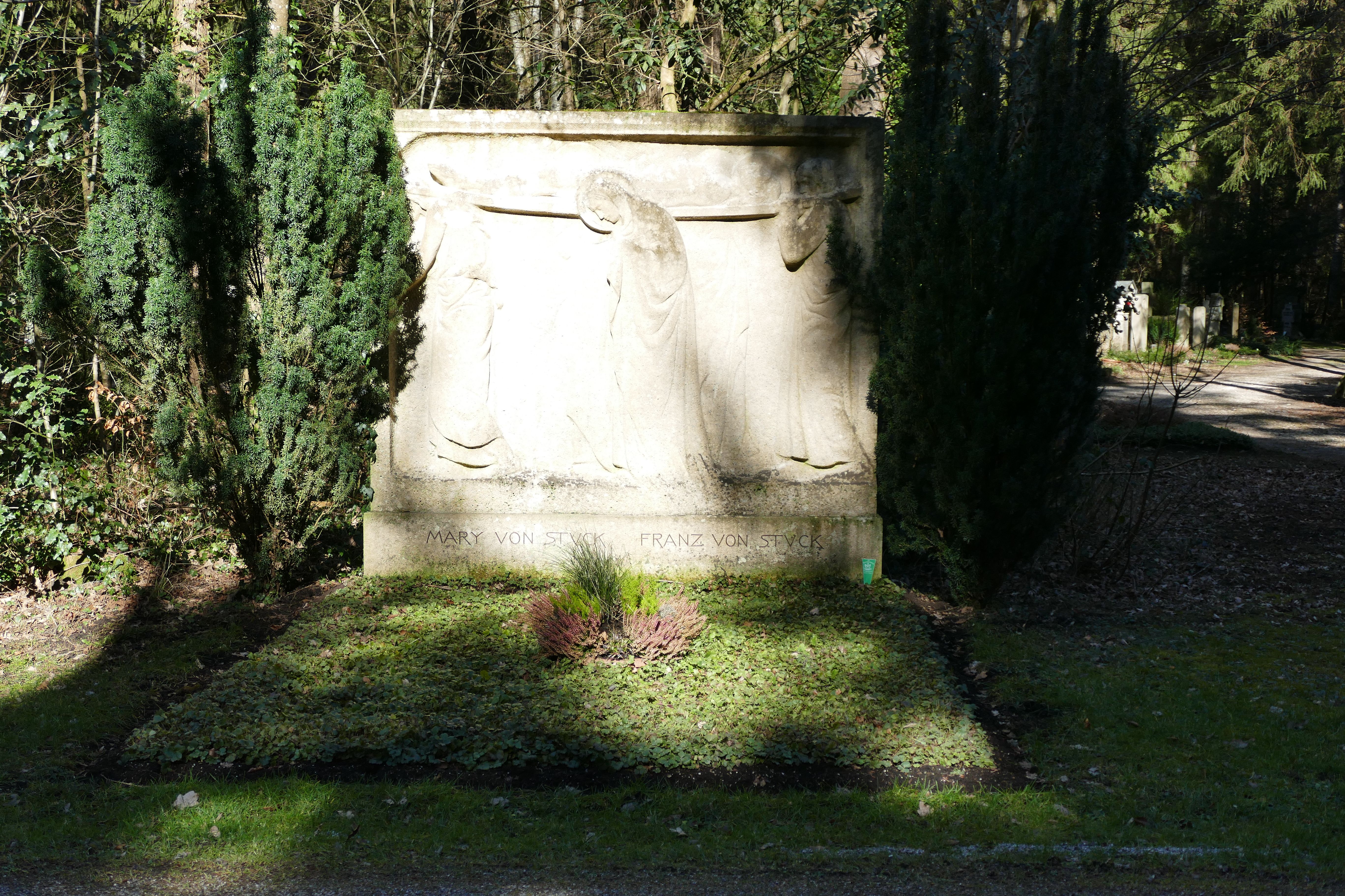 Grabstätte von Franz von Stuck auf dem Waldfriedhof München