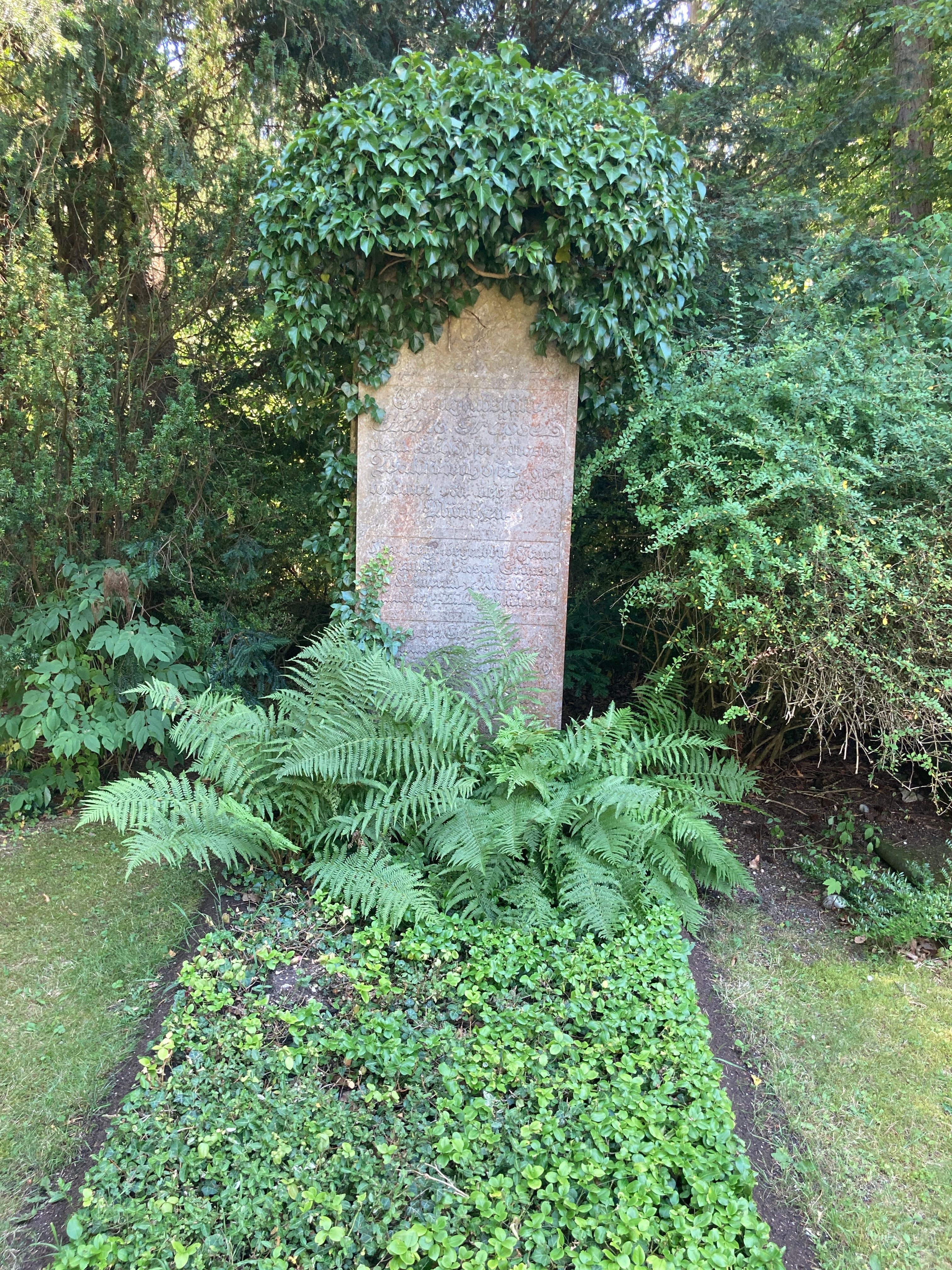 Ehrengrab von Hans Grässel auf dem Waldfriedhof München