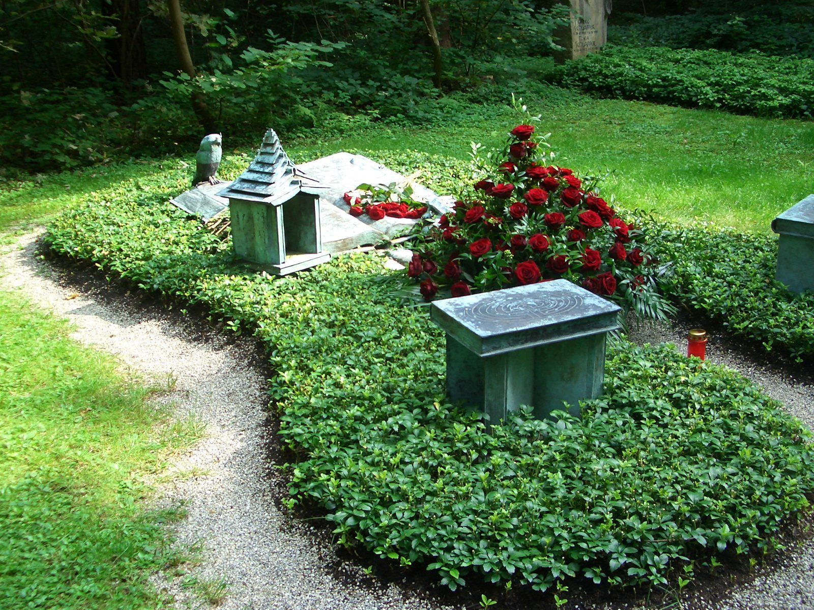 Grabstätte von Michael Ende auf dem Waldfriedhof München